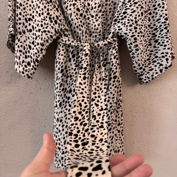 TOP / BLUSA ESTAMPADO DALMATIAN (Lightweight blouse with a chic “dalmatian dot”) - Picture 4 of 7